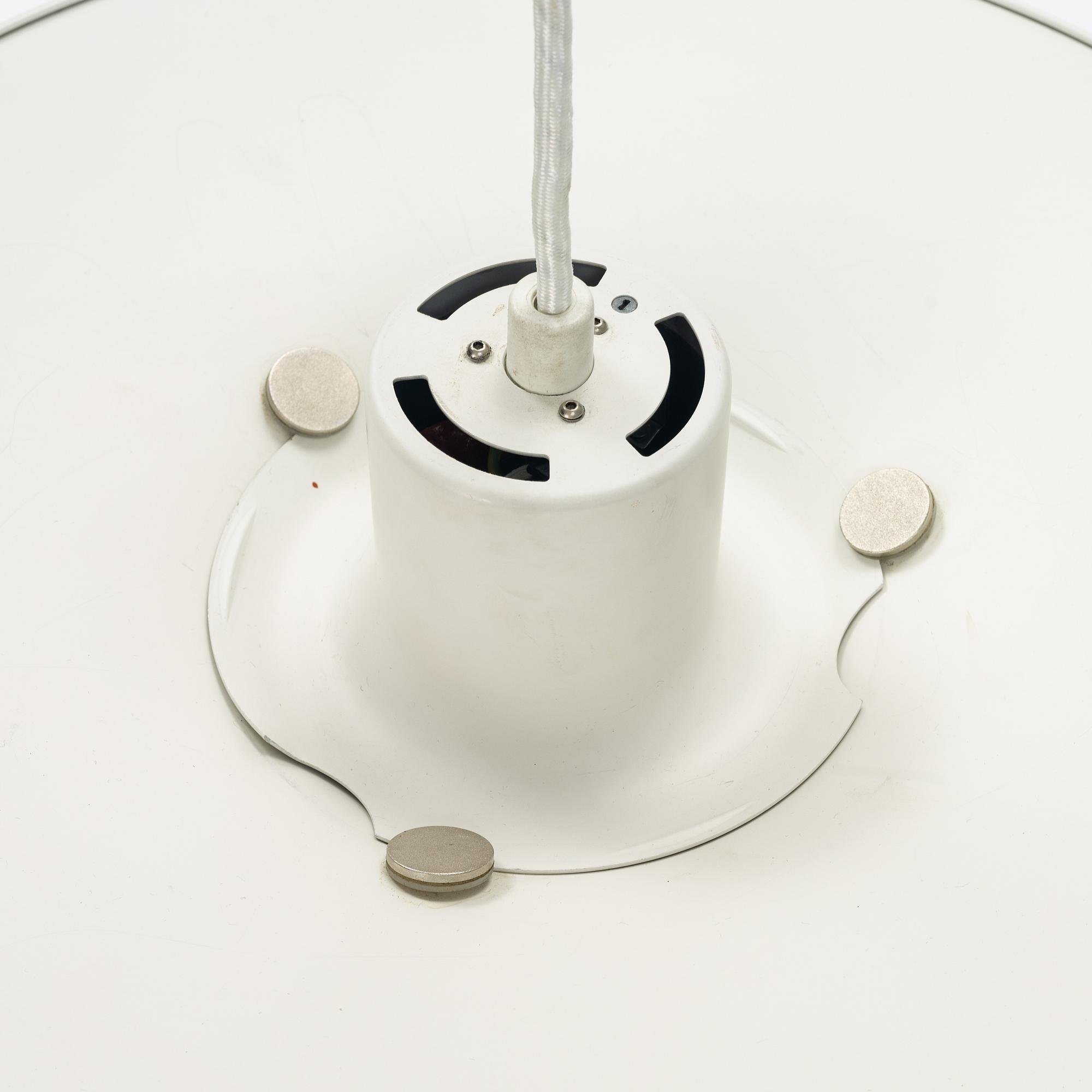 Poul Henningsen, taklampa, "Charlottenborg PH 5-4,5", Louis Poulsen, Danmark.
