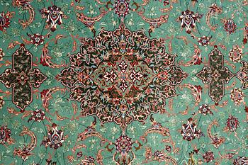 A rug, old Esfahan, part silk, signed, ca 225 x 149 cm (ca 1,5-2,5 cm flat weave at the ends).