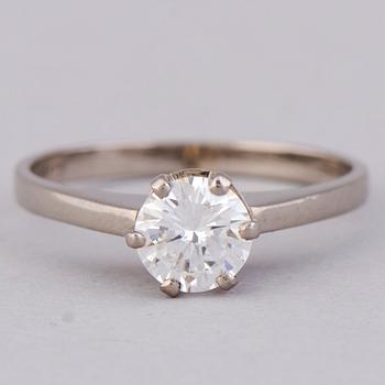 RING, briljantslipad diamant, 18K vitguld. A. Tillander 1973.