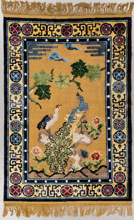 MATTO,  a semi-antique/an old silk China figural relief, ca 176-177 x 121,5-125,5 cm.