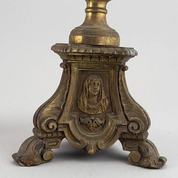 LJUSSTAKAR, ett par, brons, 1700-tal.