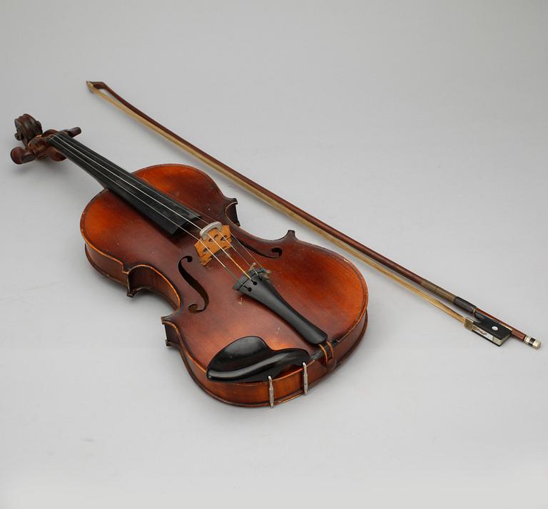 FIOL, enligt etikett kopia modell efter Antonius Stradivarius Cremonensis, 1721. 1900-talets andra hälft.