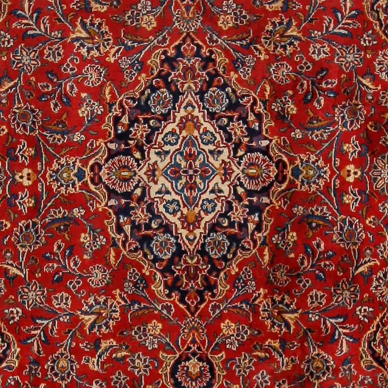 MATTA, Meshed, ca 291 x 195 cm.