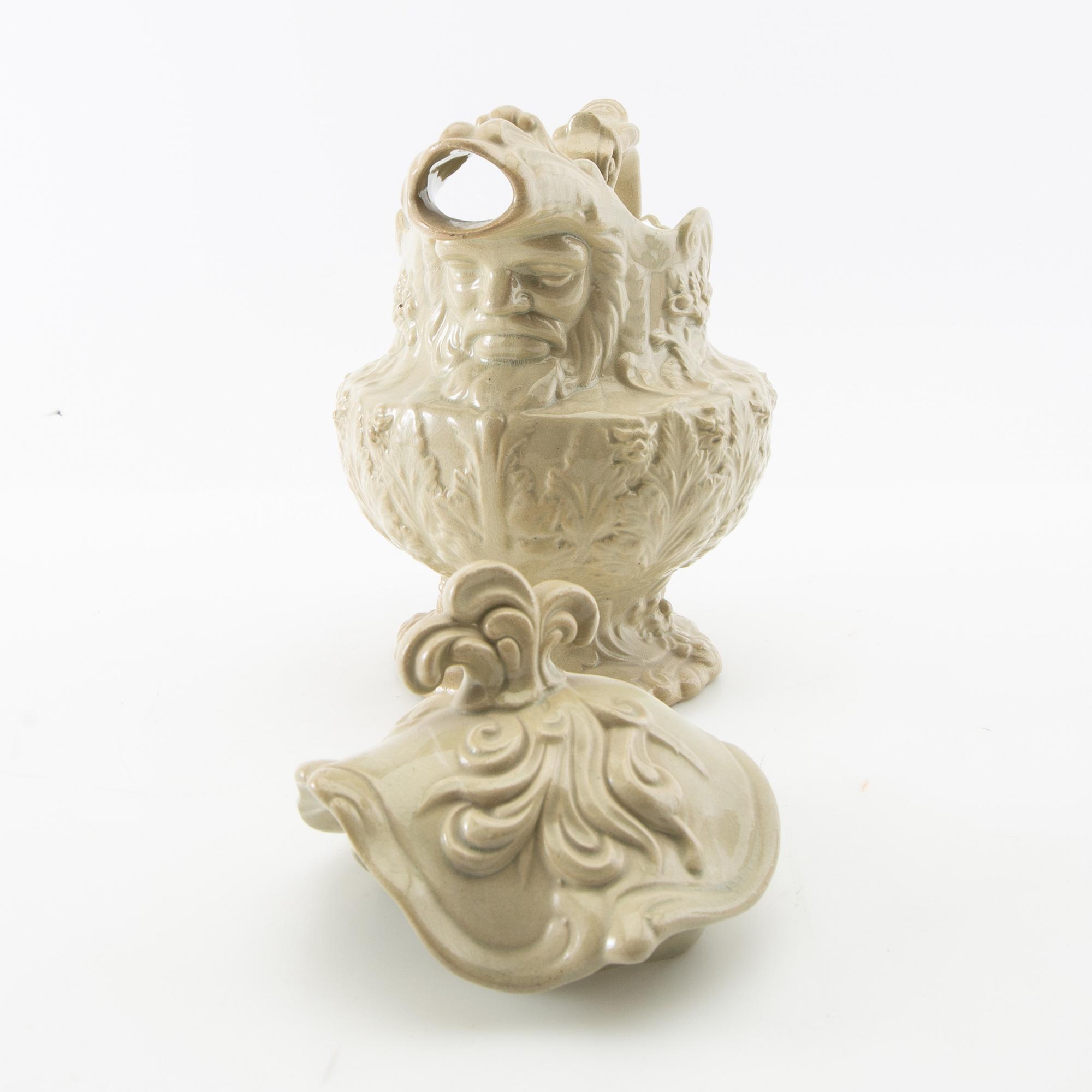 Kannor 2 st 1900-talets första hälft porslin.