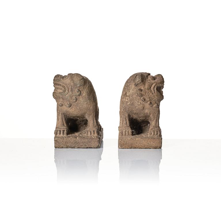 A pair of stone sculptures of buddhist lions, Qing dynasty (1664-1912).