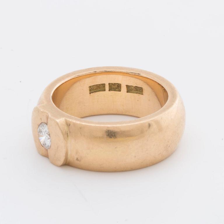 RING 18K gold w 1 brilliant-cut diamond approx 0,25 ct, total weight 19,3 g, Goldsmith Sonny Carlberg Sölvesborg.