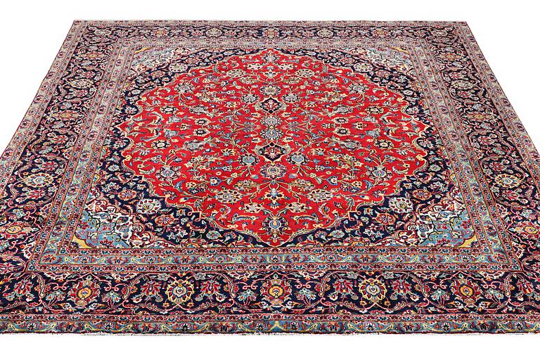 A carpet, Kashan, ca 273 x 270 cm.