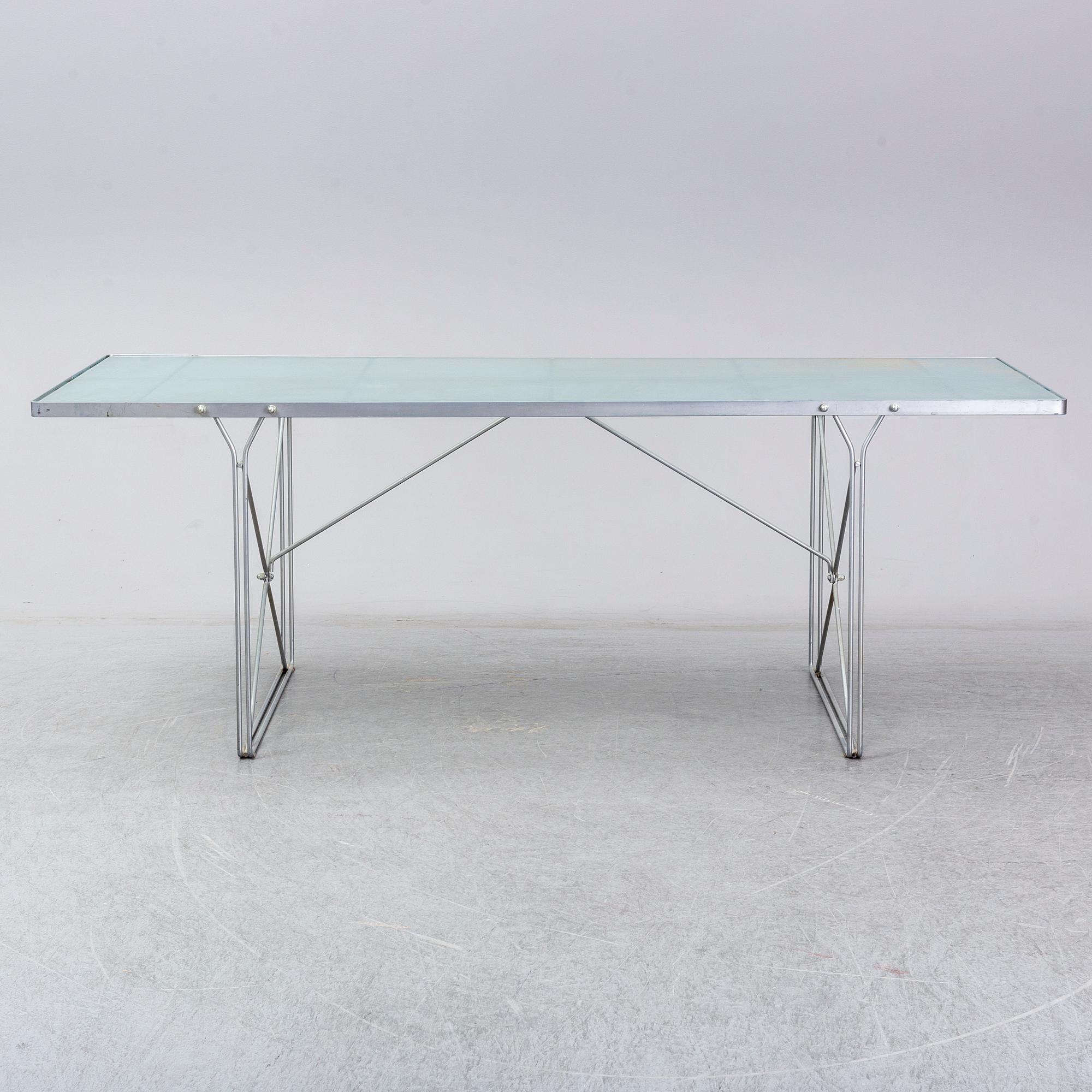 IKEA, "Moment", formgiven av Niels Gammelgaard 1985.