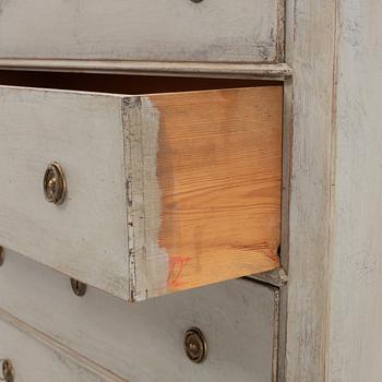 A chest of drawers, 19th Century.