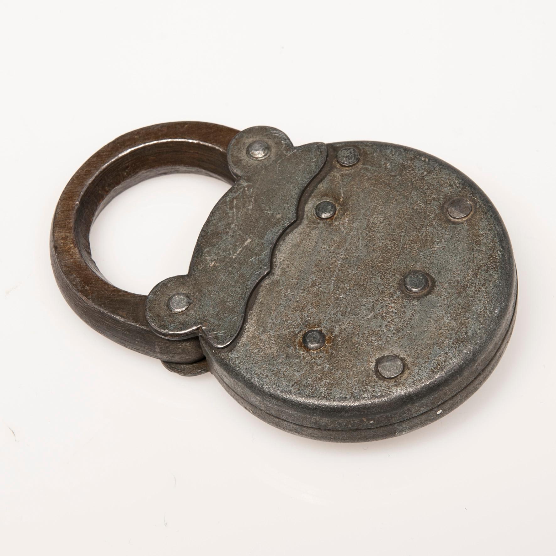 LÅS, 2 st, 1800-tal samt 1900-tal.