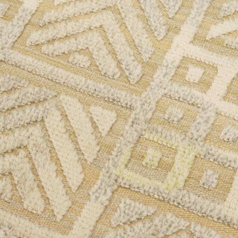 CARPET. Pile in relief. 139,5 x 81,5 cm. Signed ES at the back.