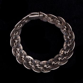 ARMBAND, 813 silver. Helsingfors. Vikt ca 34 g.
