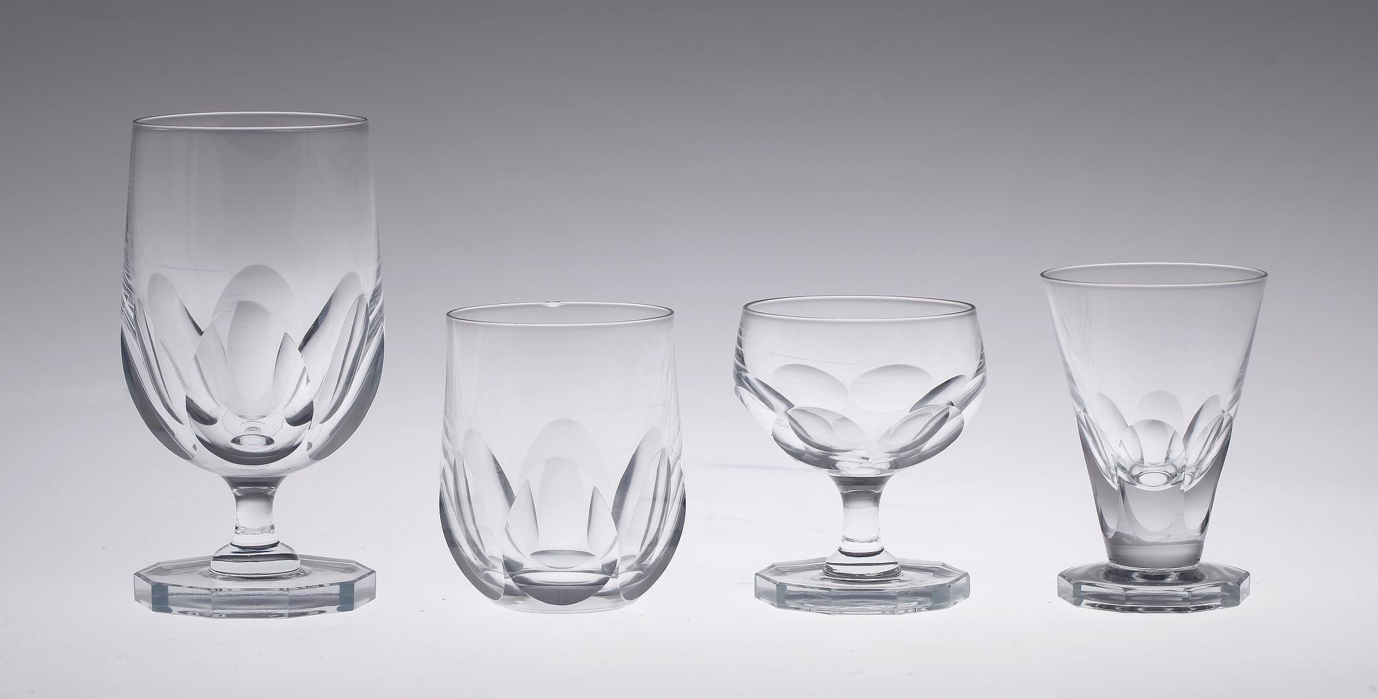 GLASSERVIS, 66 delar, Strömsbergshyttan, 1900-tal.