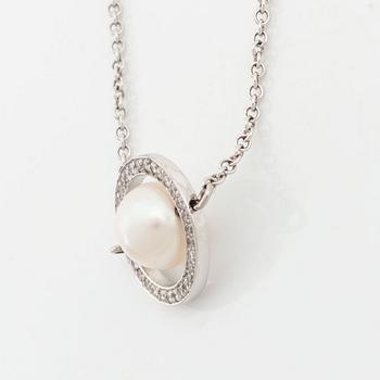 18K white gold, cultured pearl and brilliant cut diamond necklace.