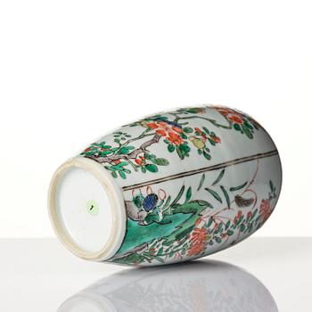 A famille verte bowl, tea caddy and mallet shaped vase, Qing dynasty, Kangxi (1662-1722).