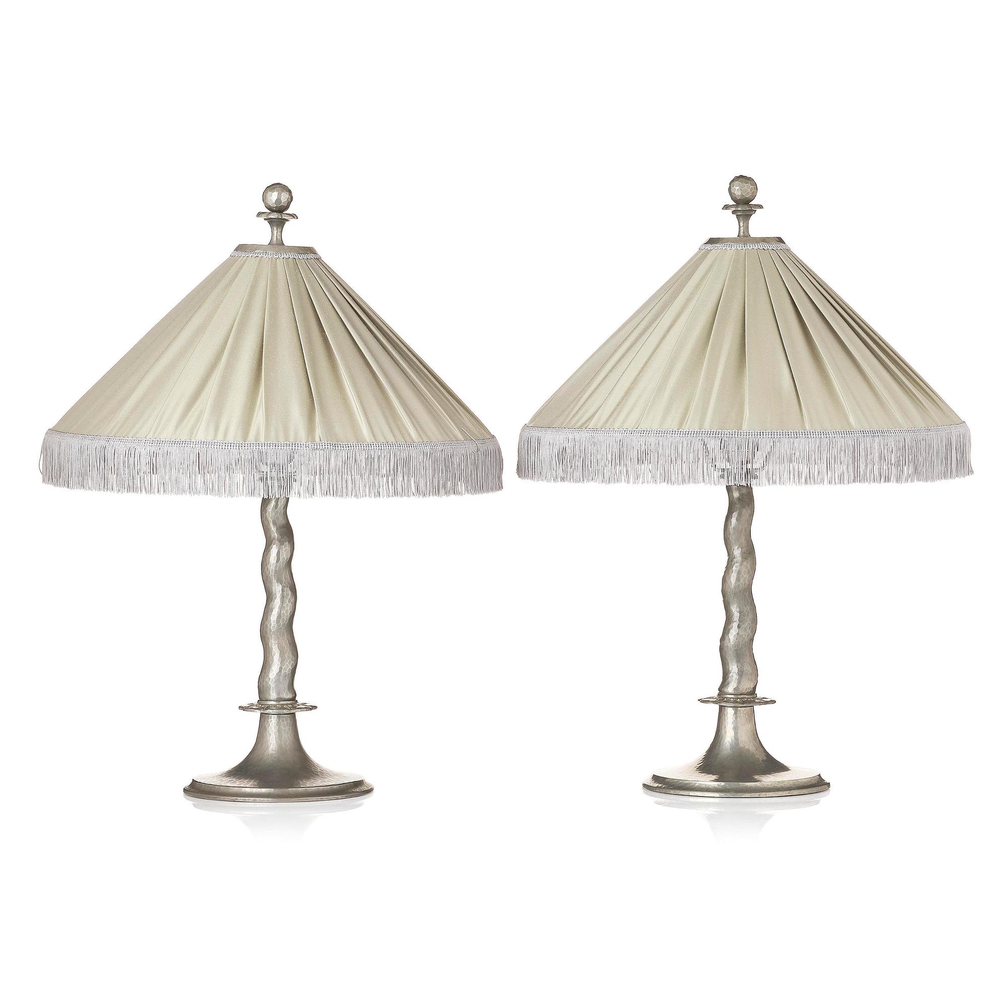 Harald Notini, bordslampor, ett par, modell 6891, Arvid Böhlmarks Lampfabrik, Stockholm, 1920-tal.