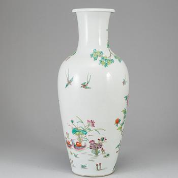 A large famille rose vase, 20th century.