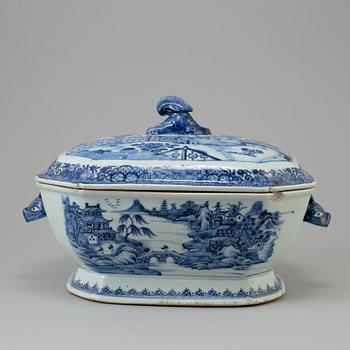 TERRIN med LOCK och FAT, kompaniporslin. Kina, Qingdynastin, Qianlong (1736-95).