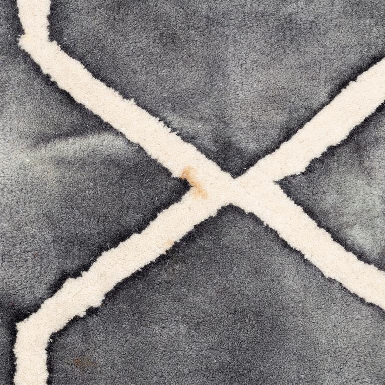 Matta, "Tie Dye Graphite Ink Rug", Dusty Deco, ca 395 x 290 cm.