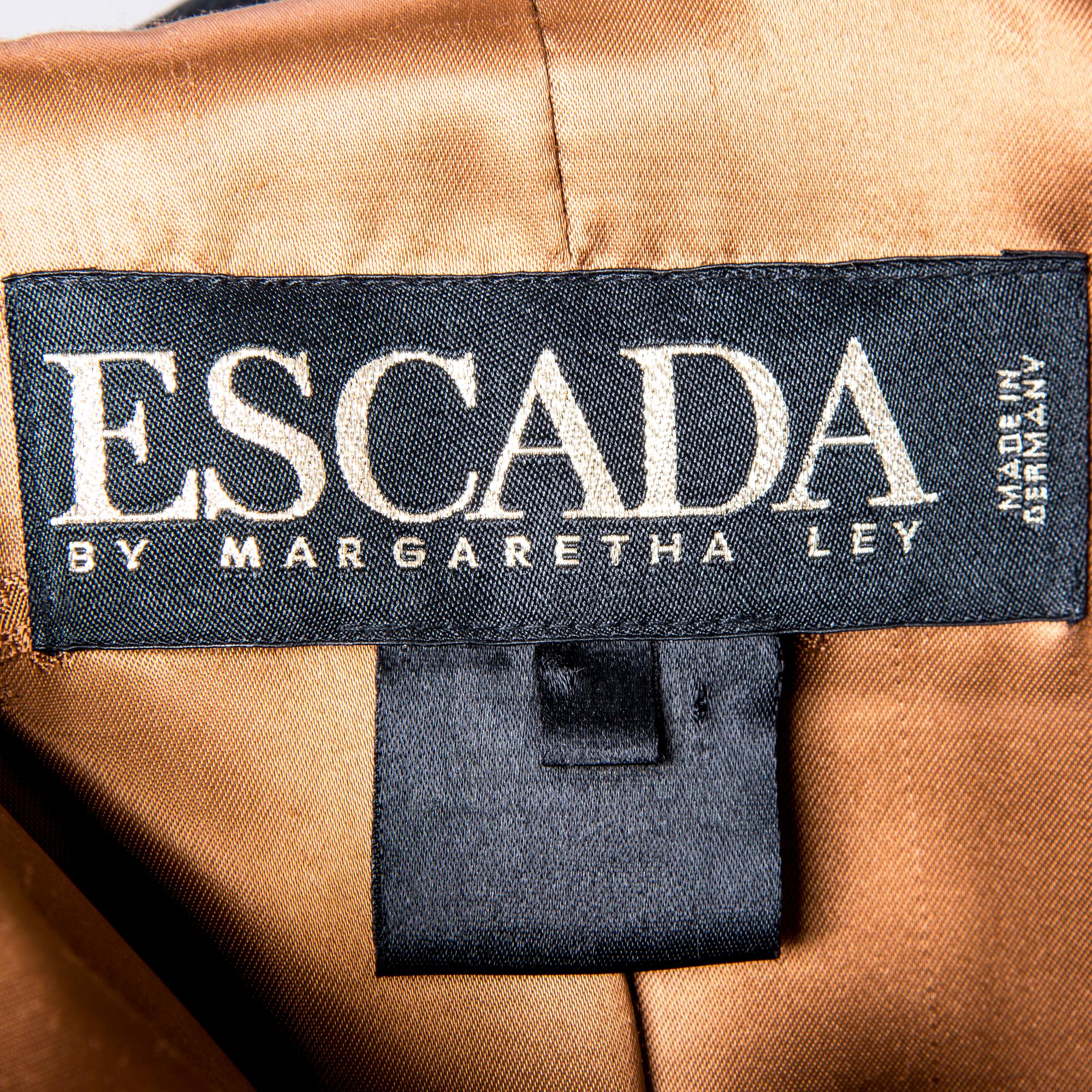 JAKKU, Escada.