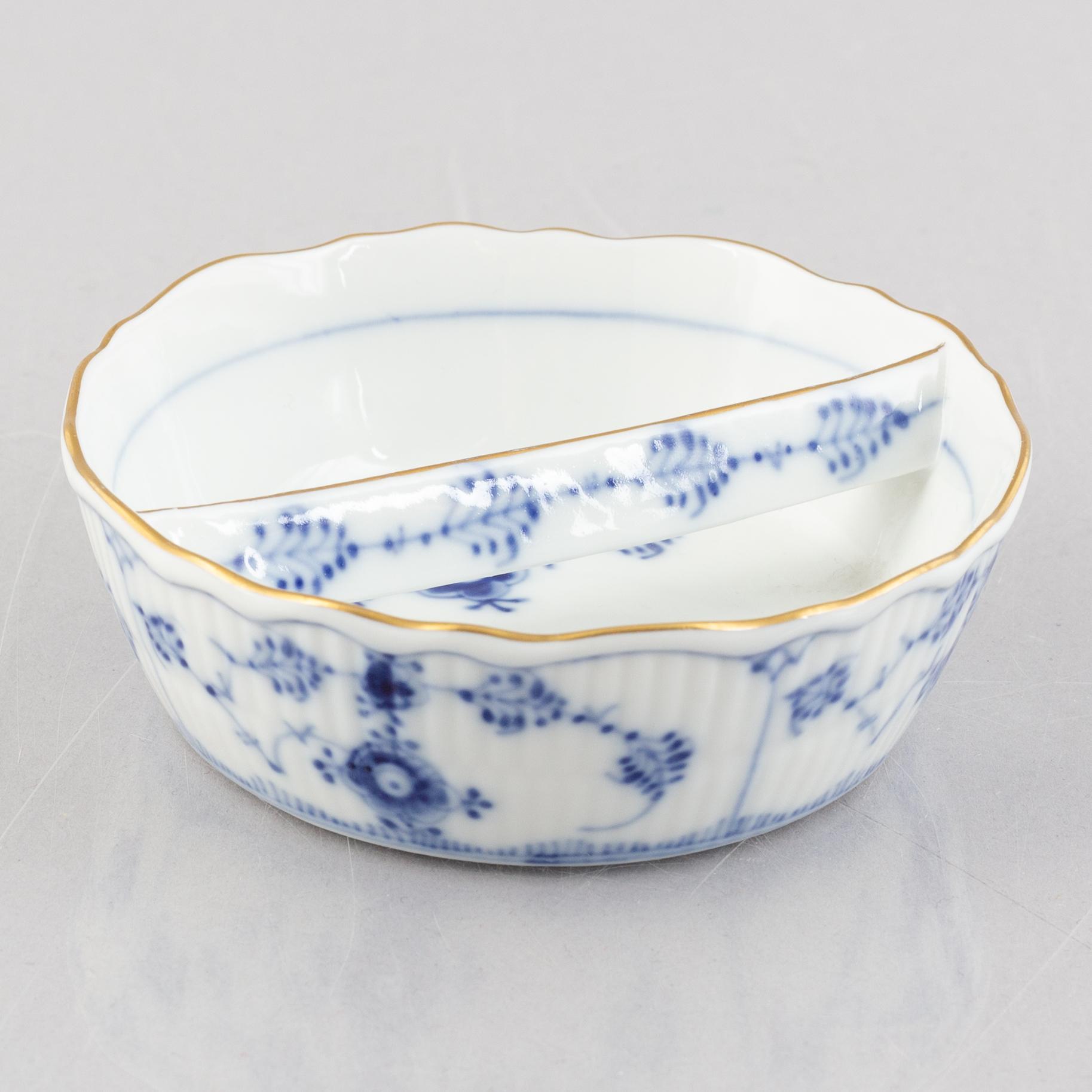 Karamellskål, porslin, Royal Copenhagen, "Musselmalet", modell 1, 1963.