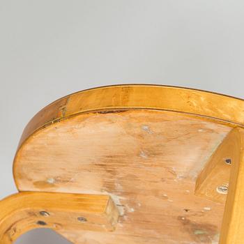 Alvar Aalto, jakkaroita, 4 kpl malli 60, O.Y. Huonekalu- ja Rakennustyötehdas A.B. 1900-luvun puoliväli.