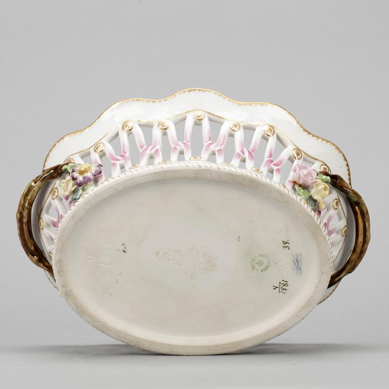 GALLERSKÅL, porslin, sk "Julian-Marie-porslin", modell 1851, Royal Copenhagen, 1900-tal.