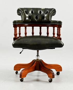 SKRIVBORDSSTOL, engelsk stil, 1900-talets andra hälft.