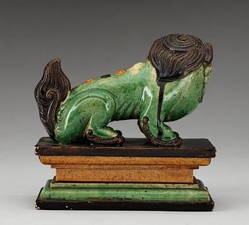 FIGURIN, keramik. Qing dynastin, 1800-tal.