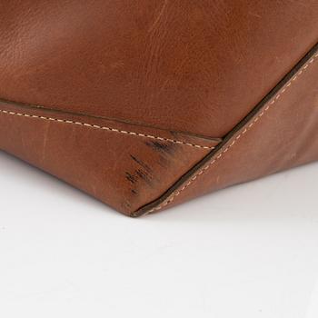 Mulberry, a brown leather 'Calder Tote' weekend bag.