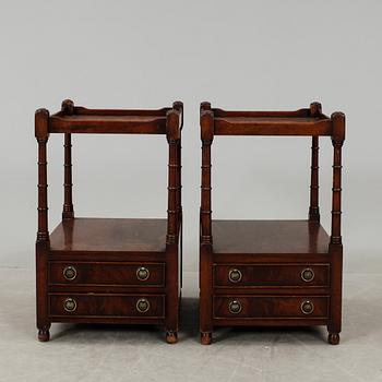 SÄNGBORD, ett par, engelsk stil, 1900-talets andra hälft.