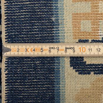 Carpet, China, approx. 274 x 186 cm.