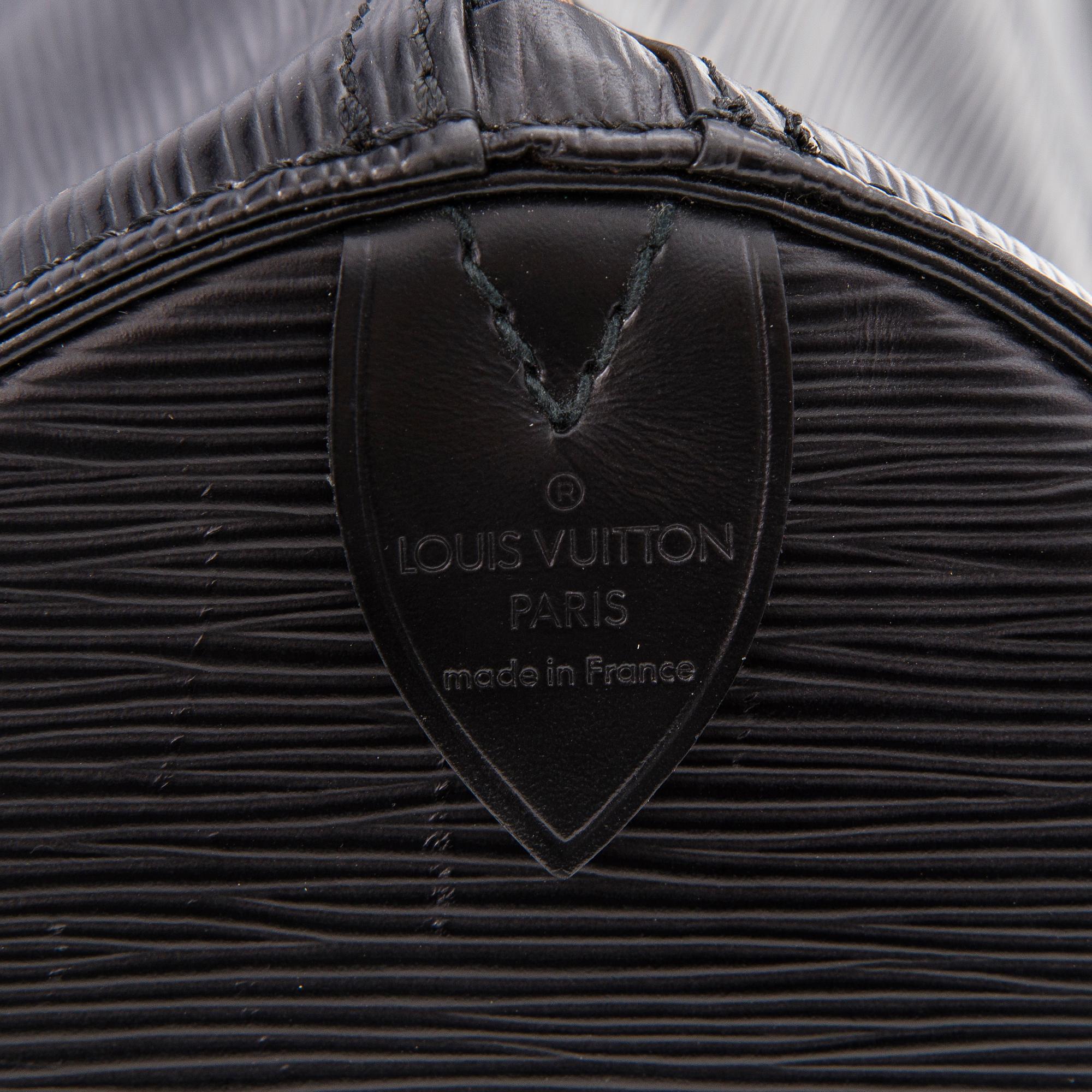 LOUIS VUITTON A BLACK EPI LEATHER KEEPALL 50 TRAVEL BAG.