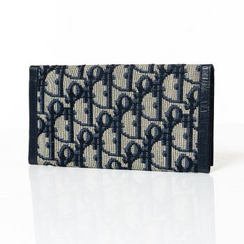 Christian Dior, a wallet.