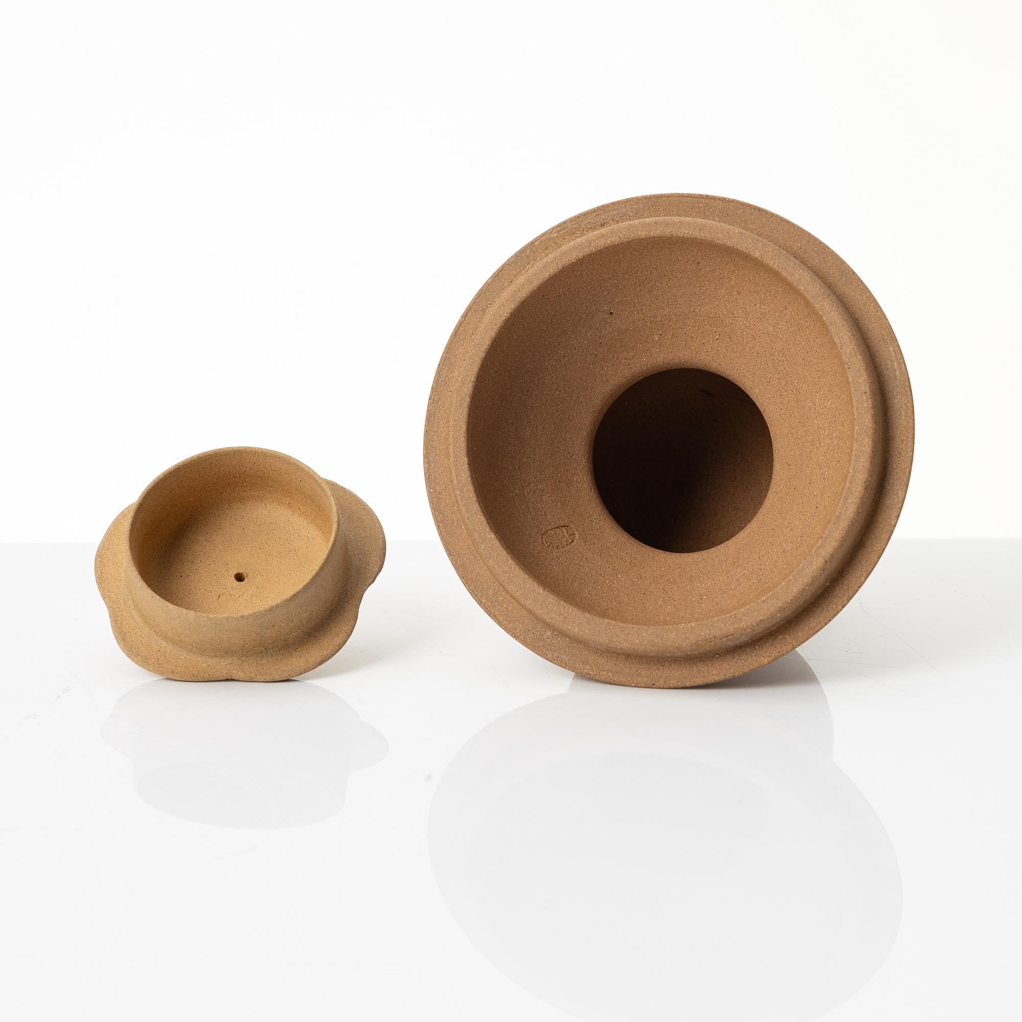 A teapot and a box with cover, yixing, China, 1970/80s-.