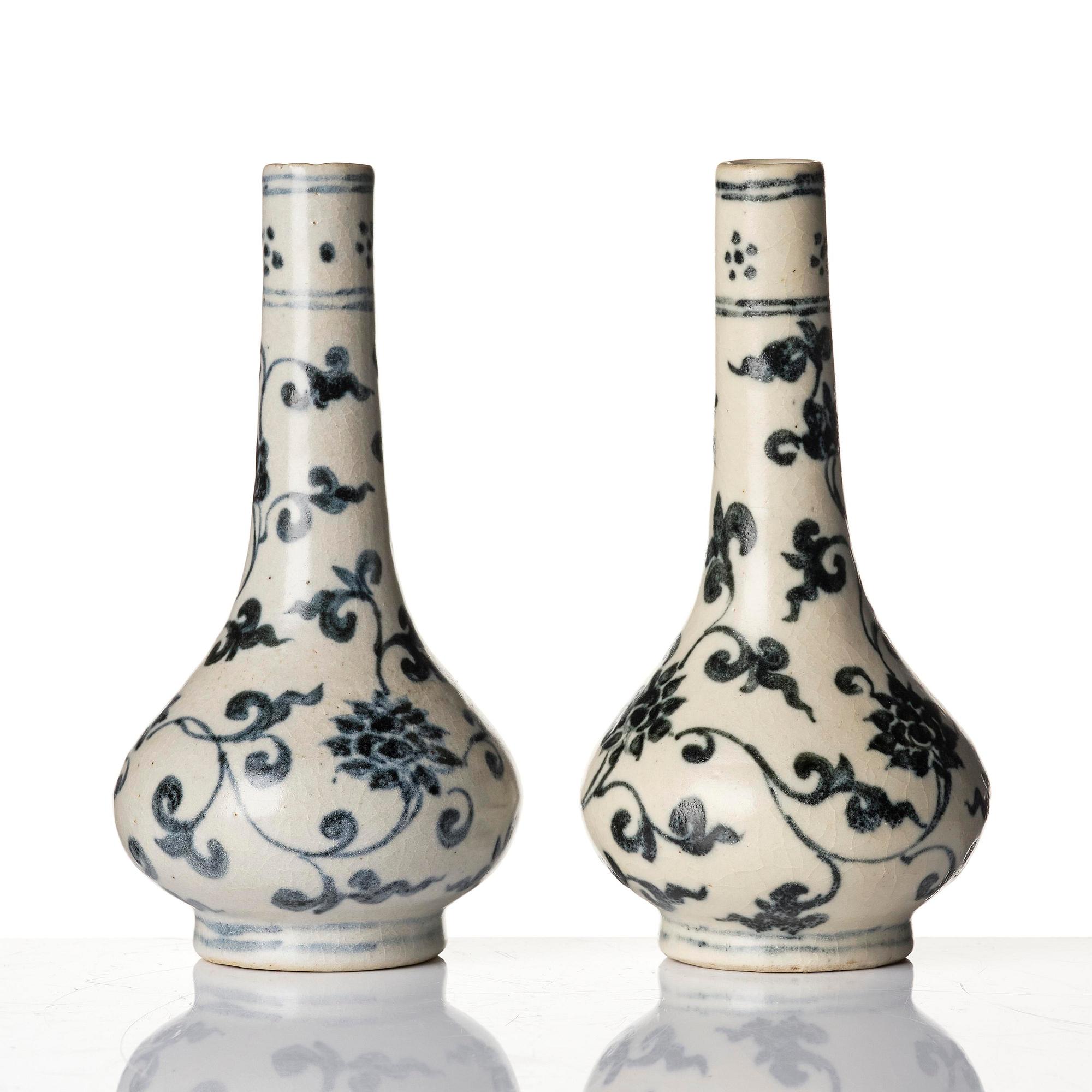 A pair of blue and white lotus vases/water sprinklers, Ming dynasty (1368-1644).