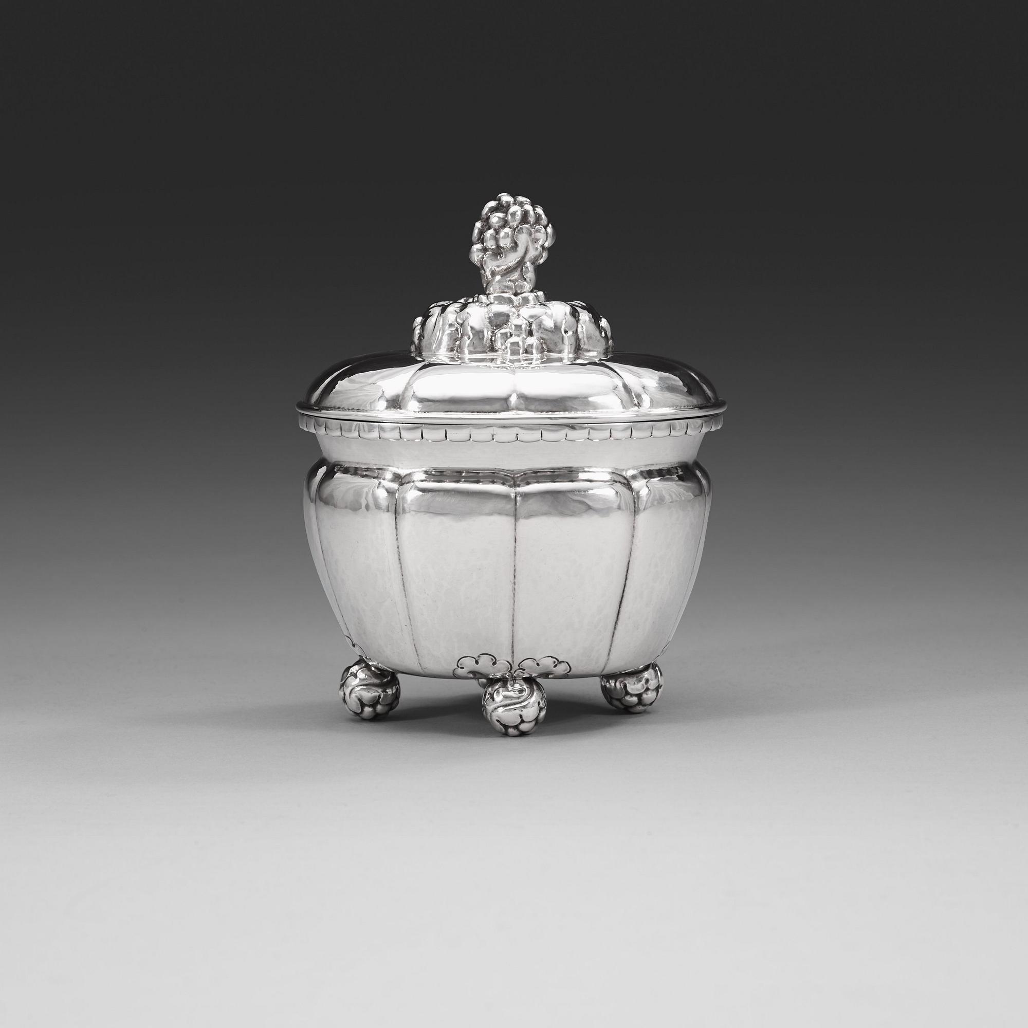 GEORG JENSEN, bonbonnière, Köpenhamn ca 1915-21, design nr 72,