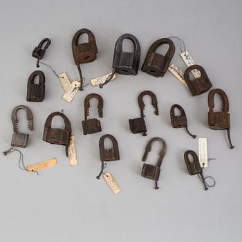 A lot of 14 iron locks mainly 18th century.