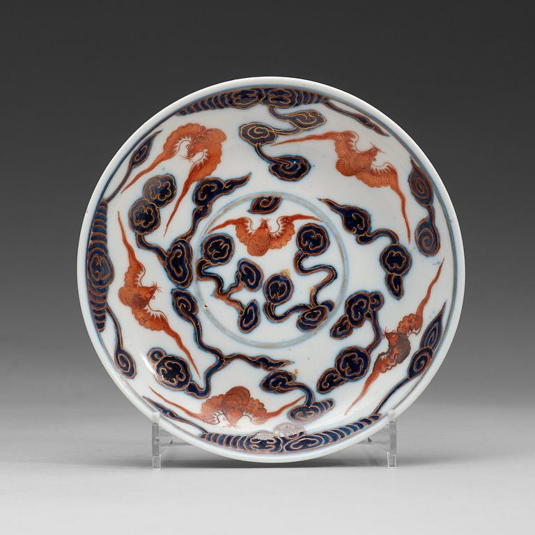 An enamelled dish with bats, Qing dynasty, Guangxus mark and period (1875-1908).