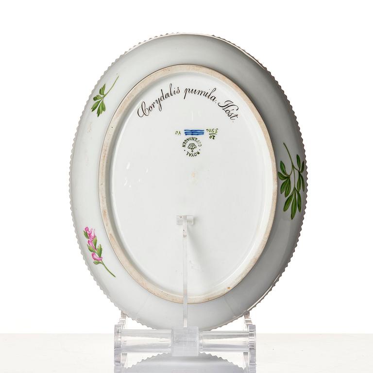 A Royal Copenhagen 'Flora Danica' bowl and serving dish, Denamark, 20th century.