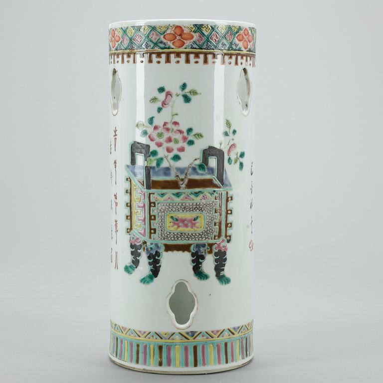 PERUKVAS, porslin, Kina, 1900-tal.