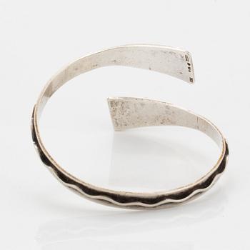 A silver bangle by Samuelssons Silversmedja.