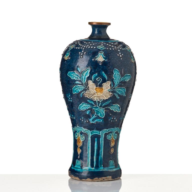 A fahua meiping vase, Ming dynasty (1368-1644).