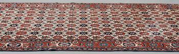 A carpet, semi-antique Veramin, ca 317-323 x 196-200 cm.