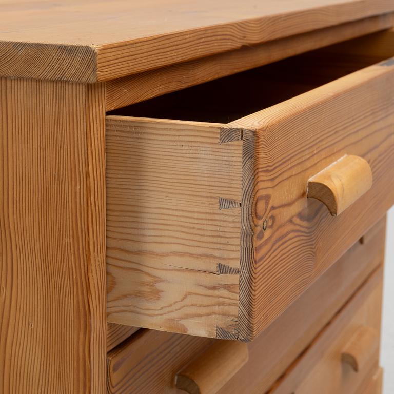 Chest of drawers, first half of the 20th century.