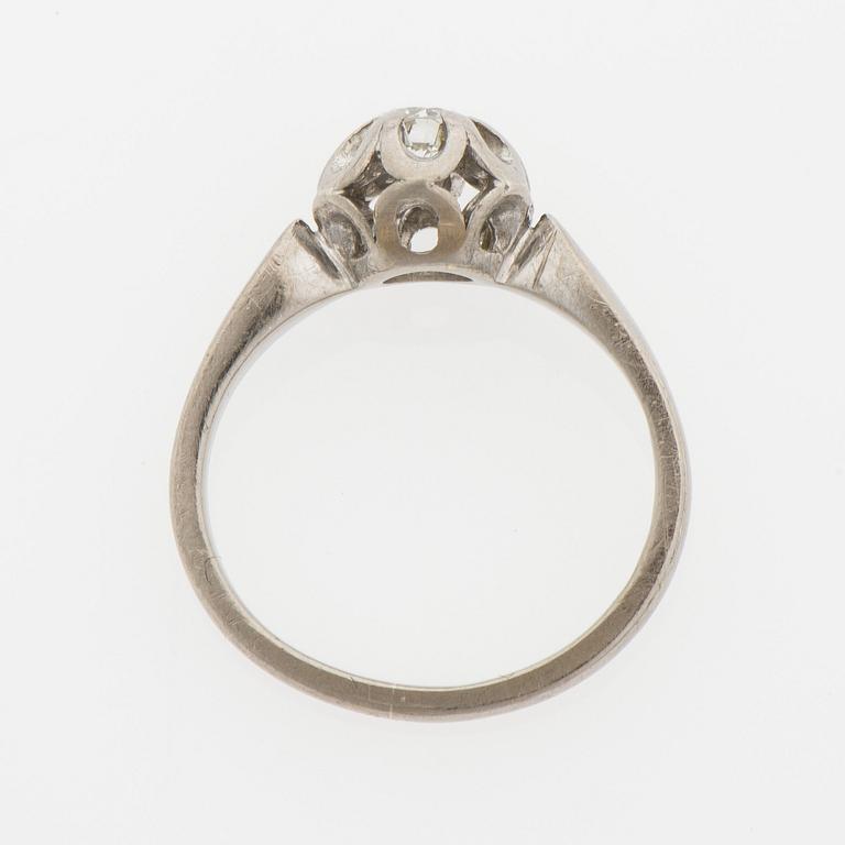 RING, briljantslipad diamant, 18K vitguld. Koruteollisuus Tillander, Helsingfors.