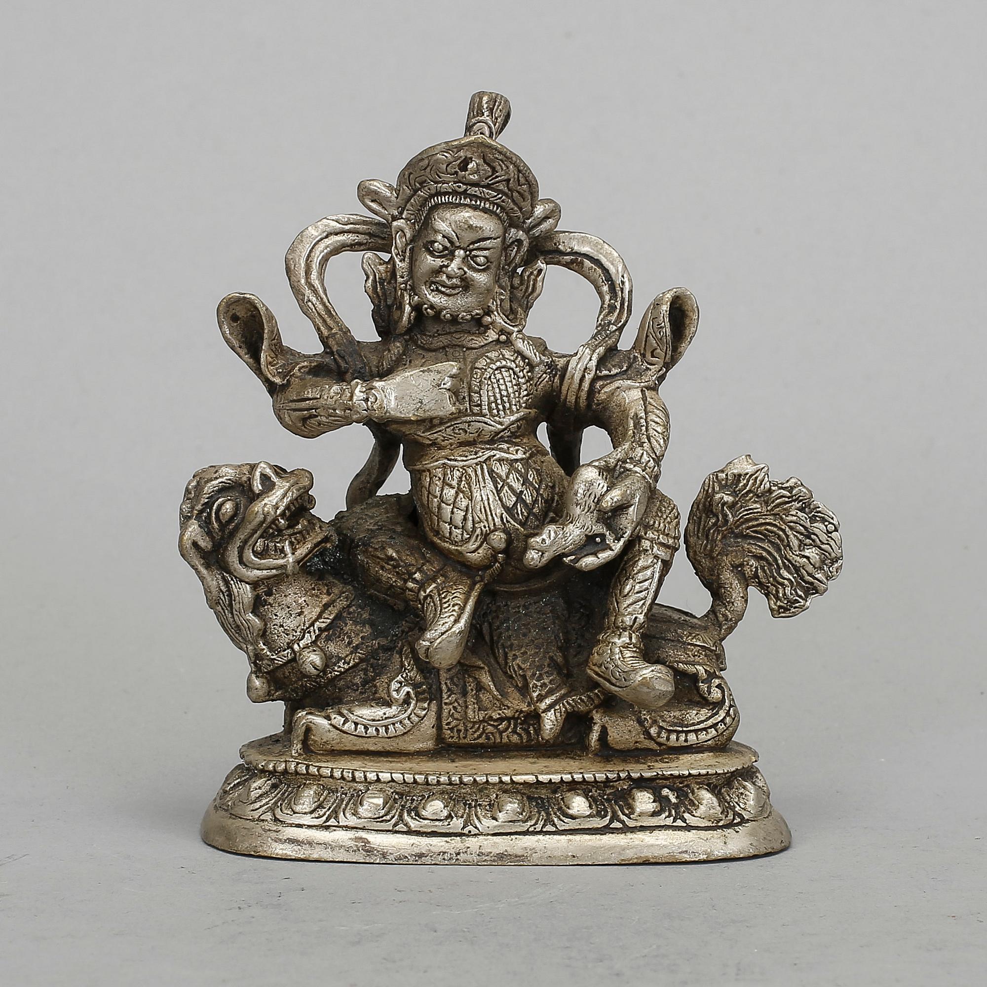 FIGURIN, vitmetall, "Vaishravana" Kina/Tibet 1900-tal.