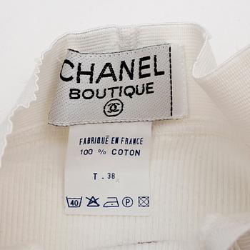 CHANEL, a pair of white cotton hotpants, limited edition 1992. Size 38.