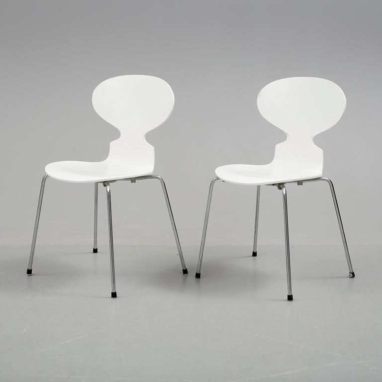 STOLAR, ett par, "Sjuan", Arne Jacobsen, Fritz Hansen, 1998.
