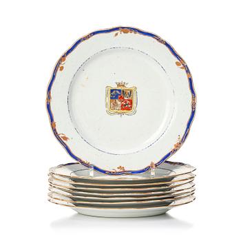 1253. A set of 8 Chinese Export armorial dinner plates, Qing dynasty, 1790's.